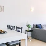 2 Bedroom Lovely In *
